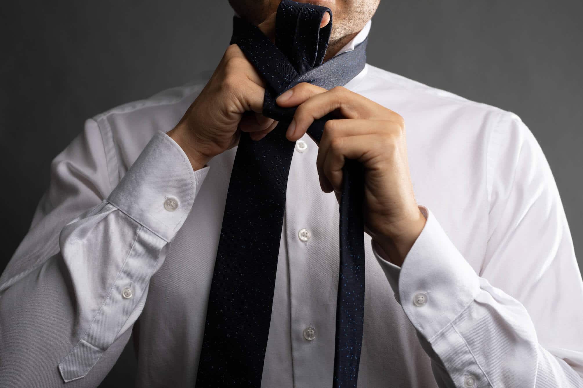 How to Tie a Full Windsor Knot (a.k.a., Double Windsor) - The Modest Man
