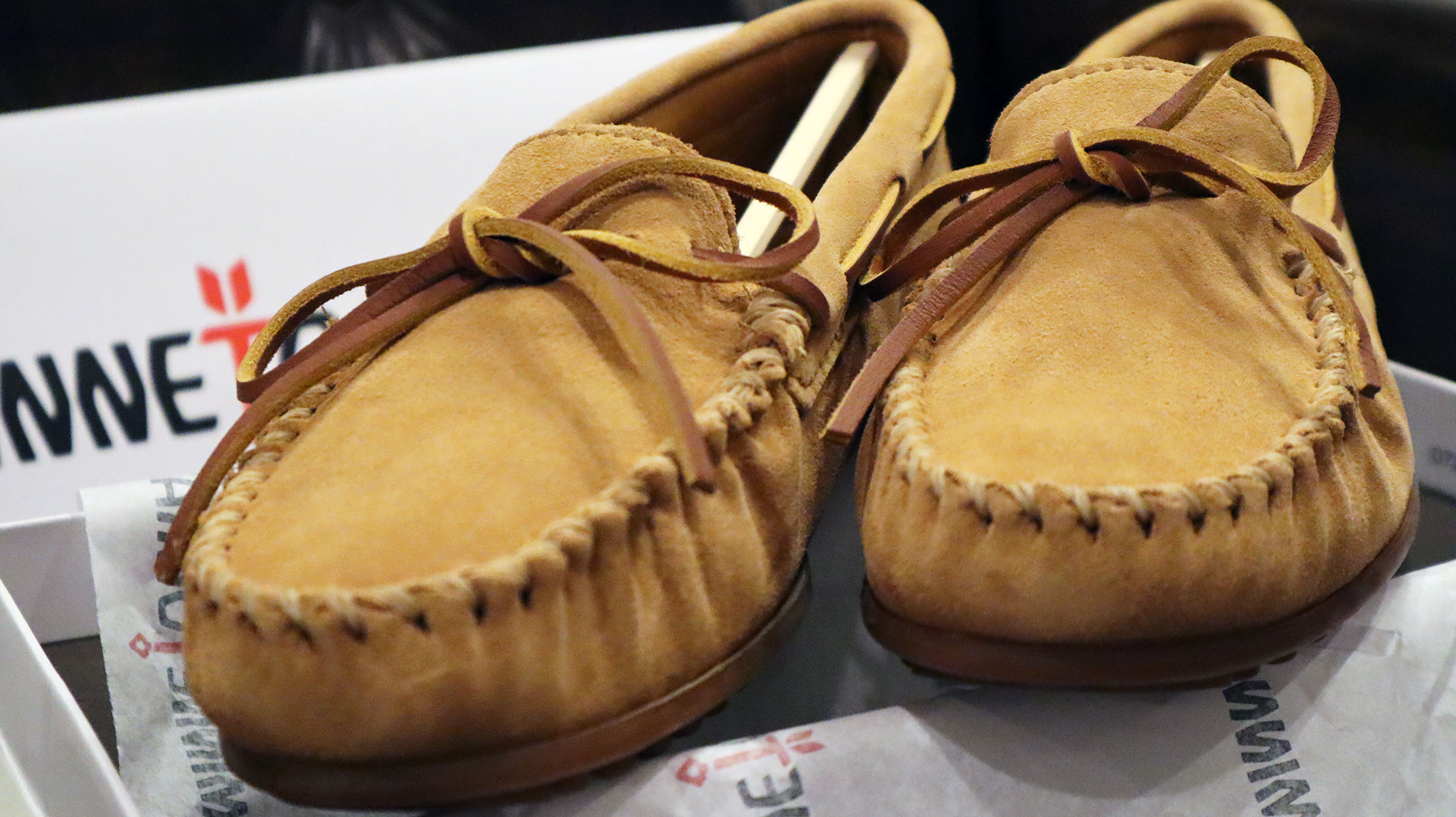 Auto duizend laat staan Minnetonka Review: The Best Moccasins for the Price?