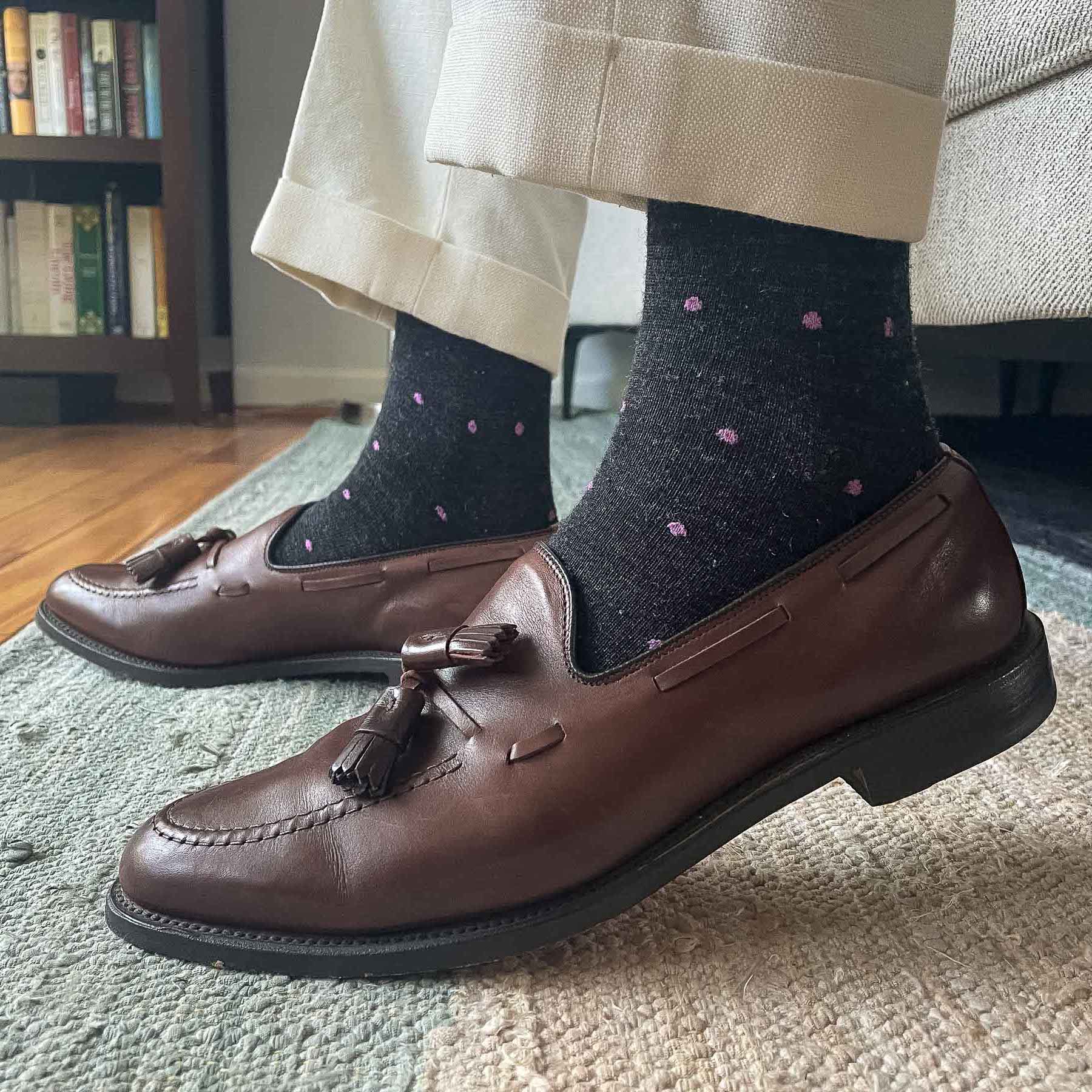 Do You Wear Socks With Loafers? Your Guide to Wearing Loafers With Socks –  Del Toro Shoes