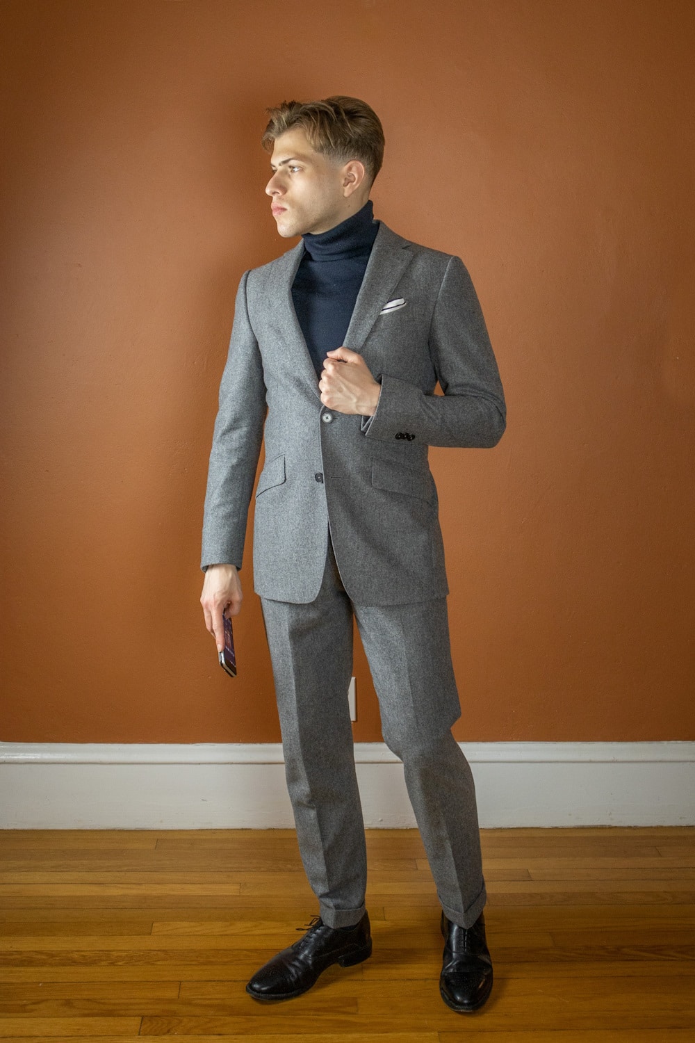 https://www.themodestman.com/wp-content/uploads/2023/11/Ryan-wearing-a-turtleneck-with-BR-suit.jpg